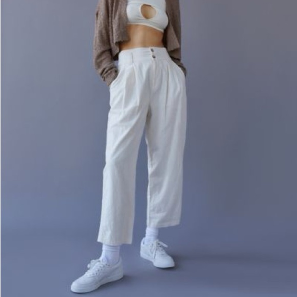 UO Sloane Linen Tapered Pant from urban outfitters. Size small